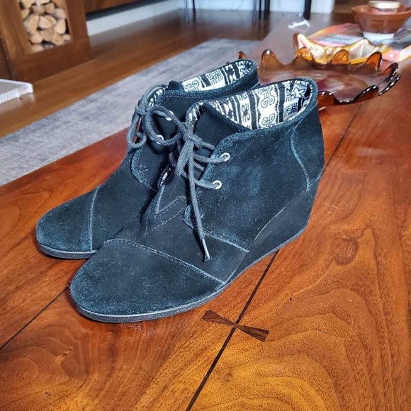 Toms Desert Wedge Black Suede Ankle Booties Lace Up Size 9 - Picture 2 of 9